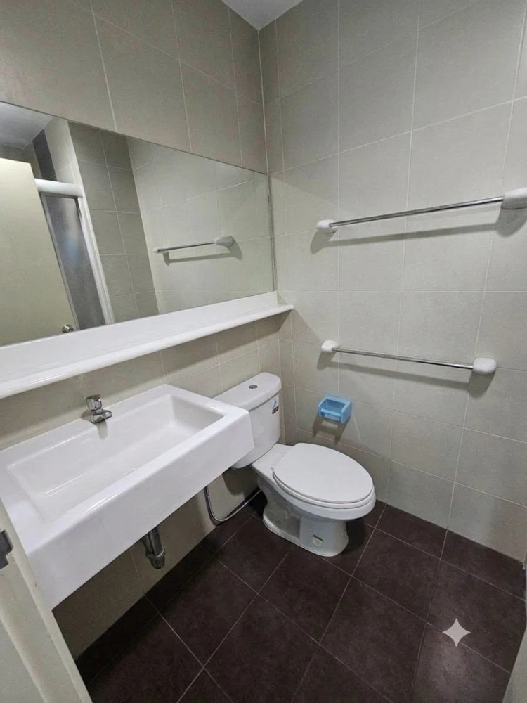 Condo for rent at The Aspire Rama 4. Ready to move in. Full amenities. Book now! Don't miss out!