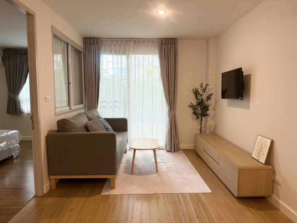 Condo for rent at The Clover Thonglor. Move-in ready, fully furnished, and equipped with all appliances. Great value—book now before it’s gone!