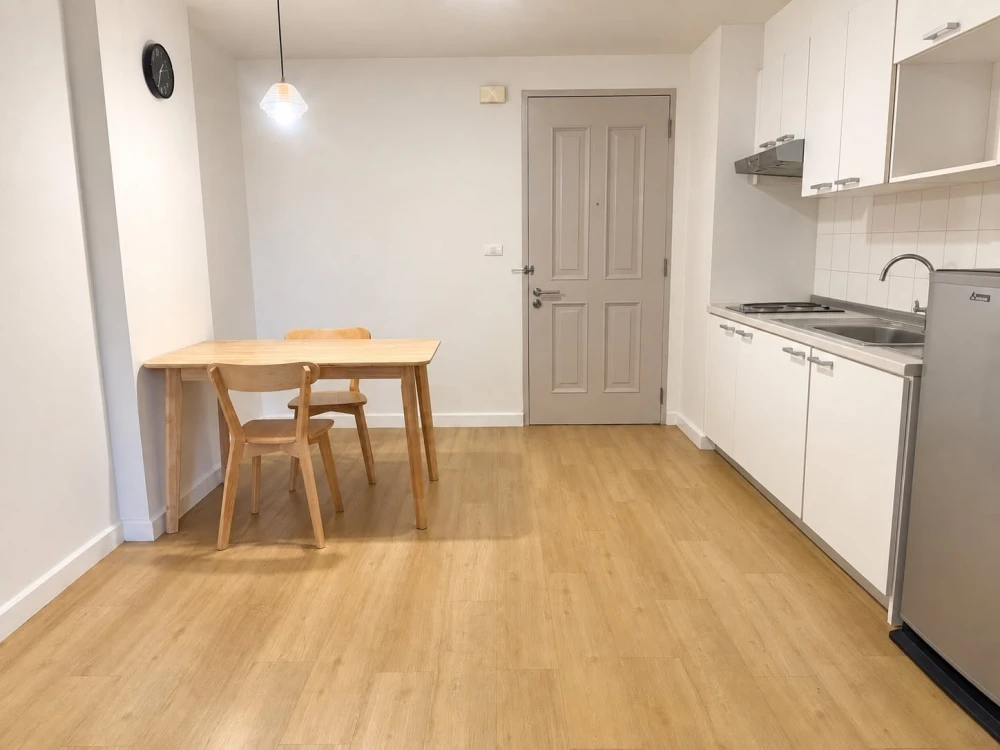 Condo for rent at The Clover Thonglor. Move-in ready, fully furnished, and equipped with all appliances. Great value—book now before it’s gone!