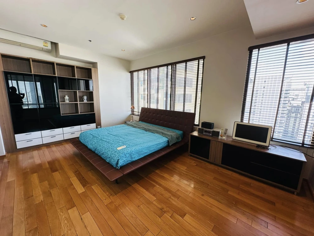 Condo for rent: The Emporio Place Duplex, 2 bedrooms, high floor, beautiful view, come and reserve today, don't miss out.