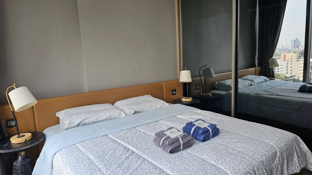 Condo for rent at The Esse at Singha Complex. Ready to move in, spacious living area, everything you need is here. Book now!