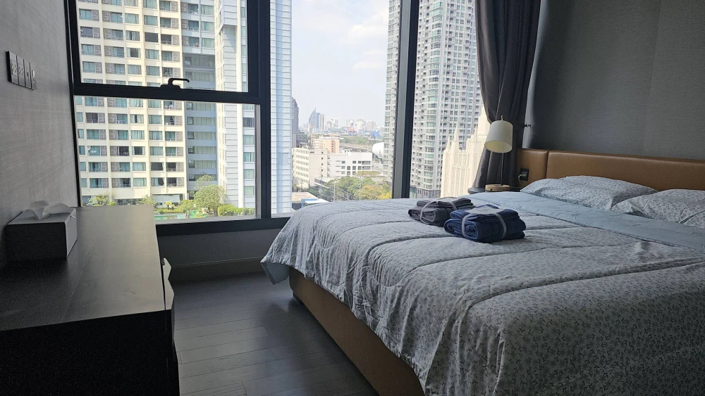 Condo for rent at The Esse at Singha Complex. Ready to move in, spacious living area, everything you need is here. Book now!