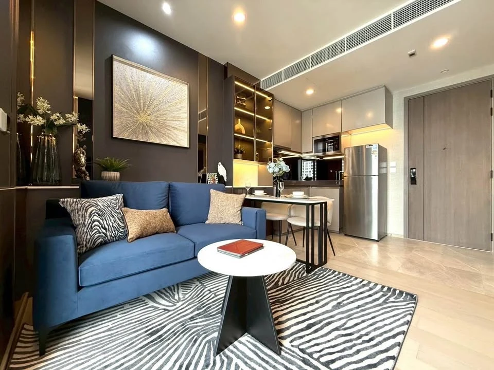 Condo for rent at The Extro Phayathai-Rangnam. Nicely decorated unit with high-quality built-in furniture. Book now, don't miss out!