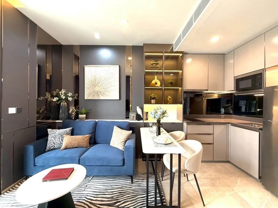 Condo for rent at The Extro Phayathai-Rangnam. Nicely decorated unit with high-quality built-in furniture. Book now, don't miss out!