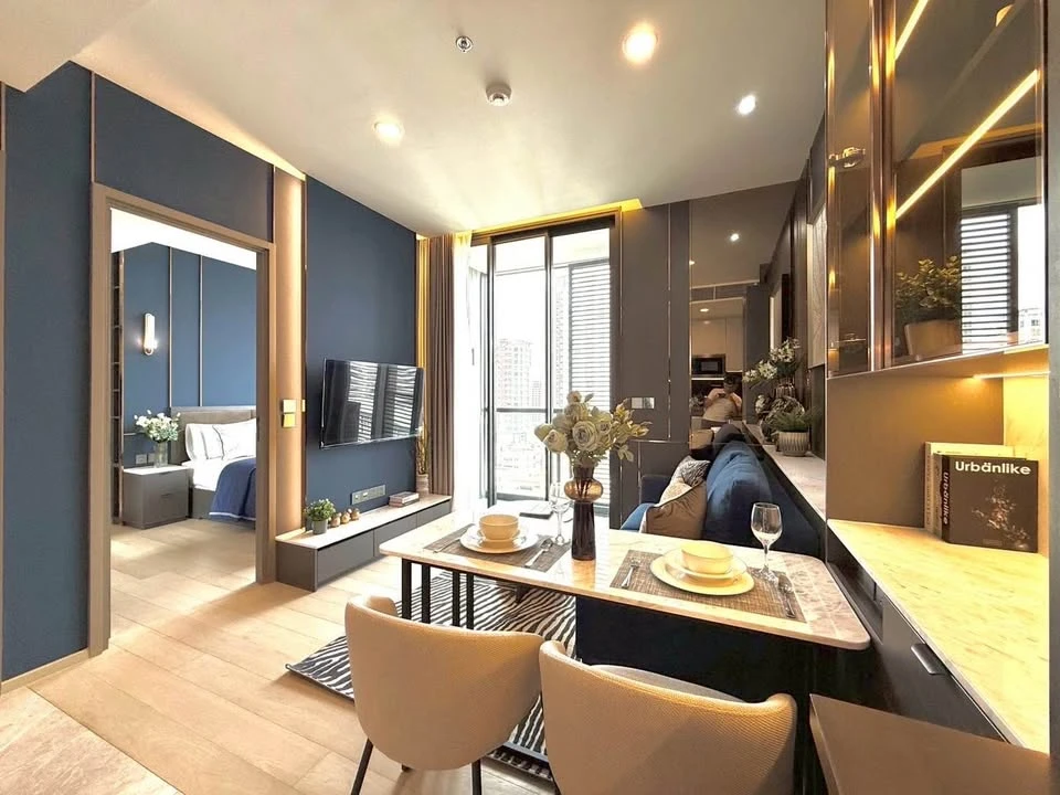 Condo for rent at The Extro Phayathai-Rangnam. Nicely decorated unit with high-quality built-in furniture. Book now, don't miss out!