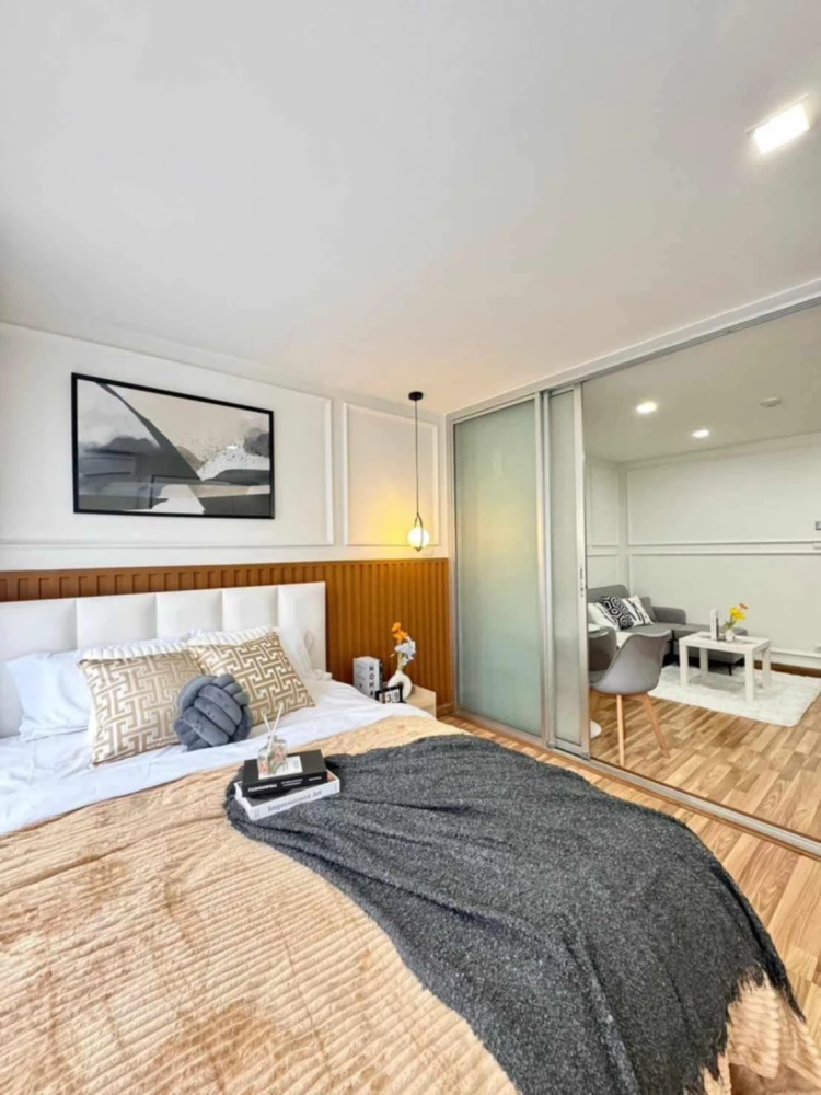 Condo for rent at The Green 3. Very spacious room! 2nd floor, with a huge balcony! Quiet corner. You don't want to miss this opportunity!