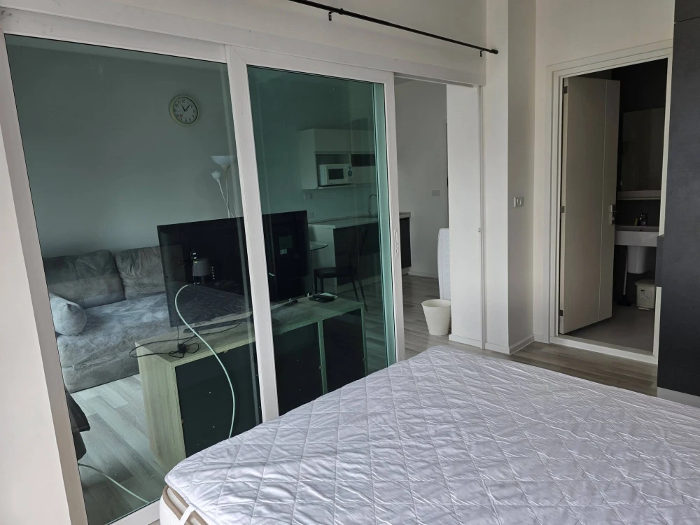 Condo for rent at The Key Wutthakat. Ready to move in, fully furnished, great price. Book now! Don't miss out!