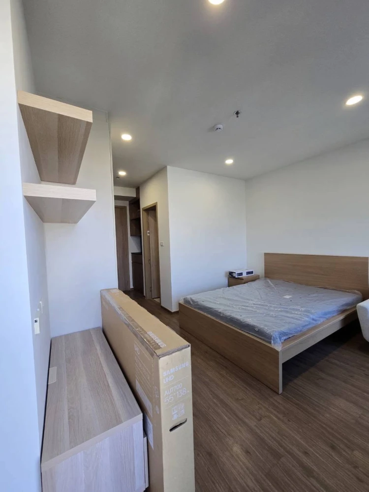 Condo for rent: The Livin Phetkasem 37, Studio room, 30th floor, stunning view, fully furnished. Book now, don't miss out!