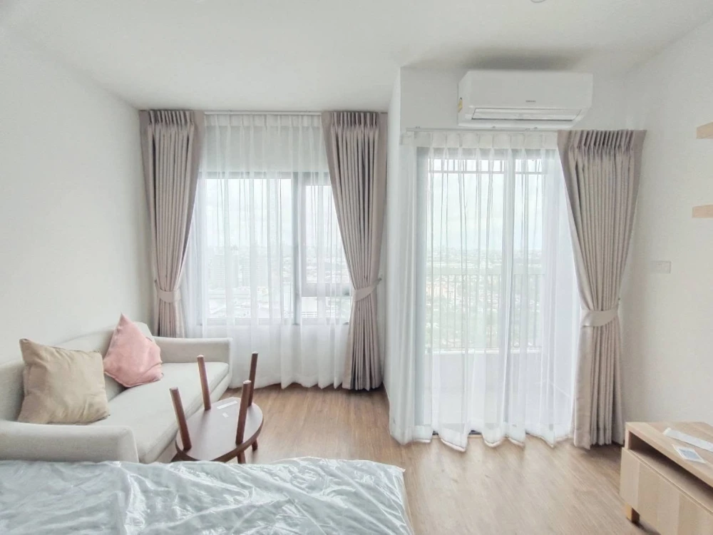 Condo for rent: The Livin Phetkasem 37, Studio room, 30th floor, stunning view, fully furnished. Book now, don't miss out!