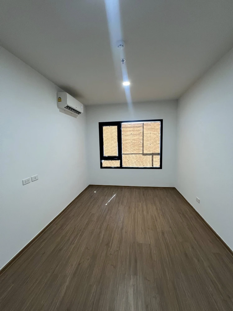 Condo for rent at The LIVIN Phetkasem. Ready to move in, high floor, and at an unbeatable price. You definitely don't want to miss this!