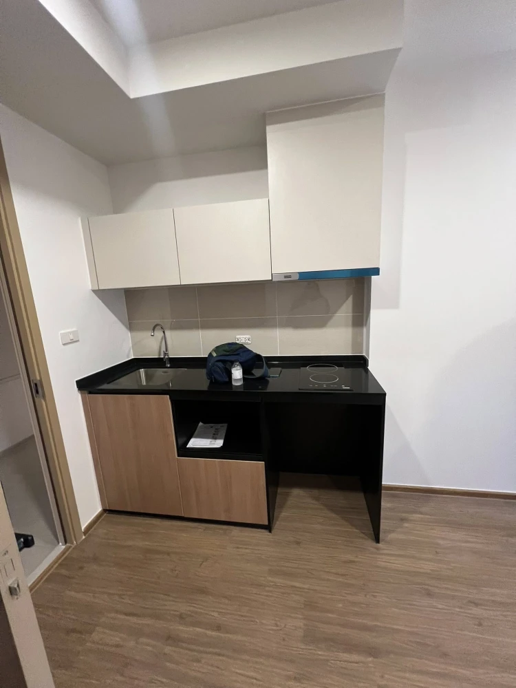 Condo for rent at The LIVIN Phetkasem. Ready to move in, high floor, and at an unbeatable price. You definitely don't want to miss this!