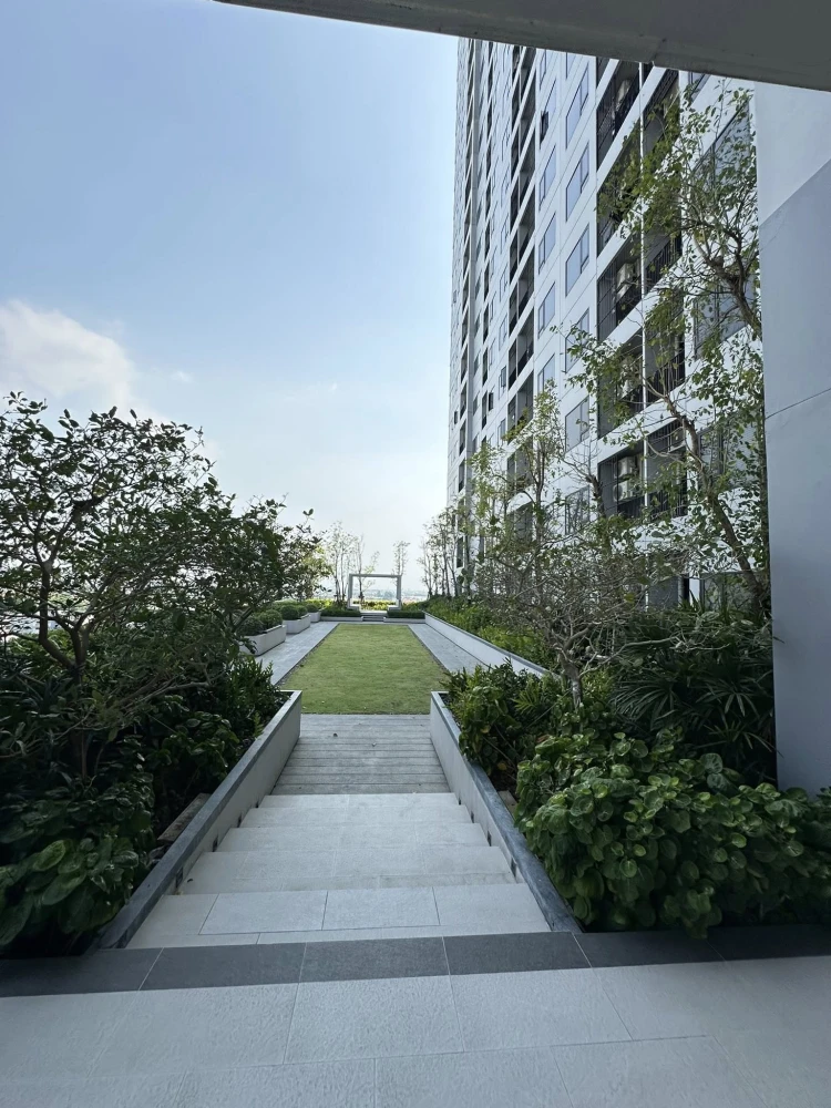Condo for rent at The LIVIN Phetkasem. Ready to move in, high floor, and at an unbeatable price. You definitely don't want to miss this!