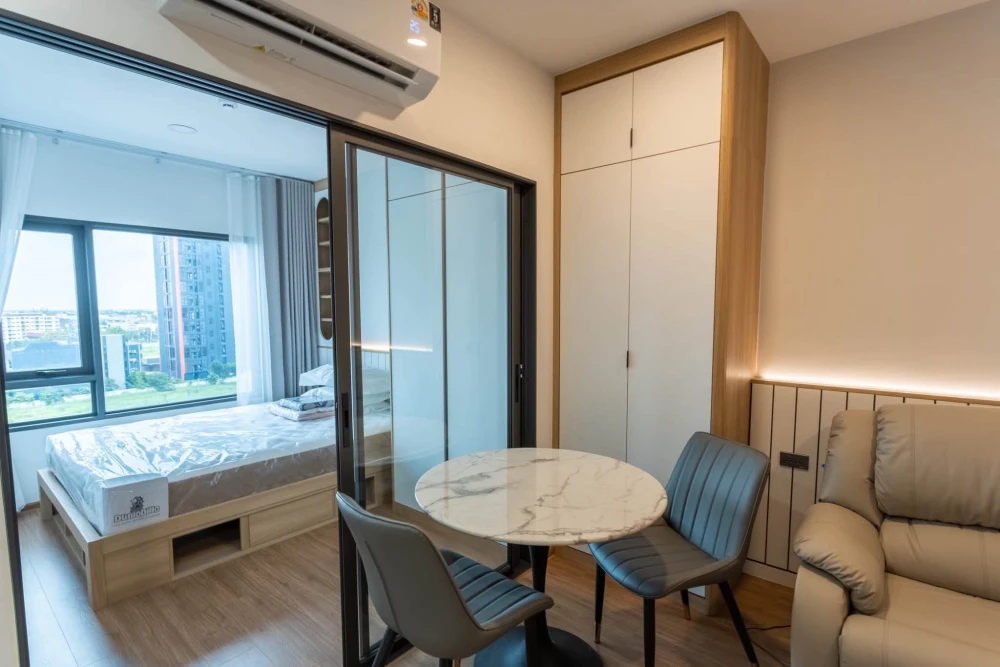 Condo for rent at The Livin Ramkhamhaeng. Fully furnished and ready to move in, with complete facilities. Great price—book now; don't wait!