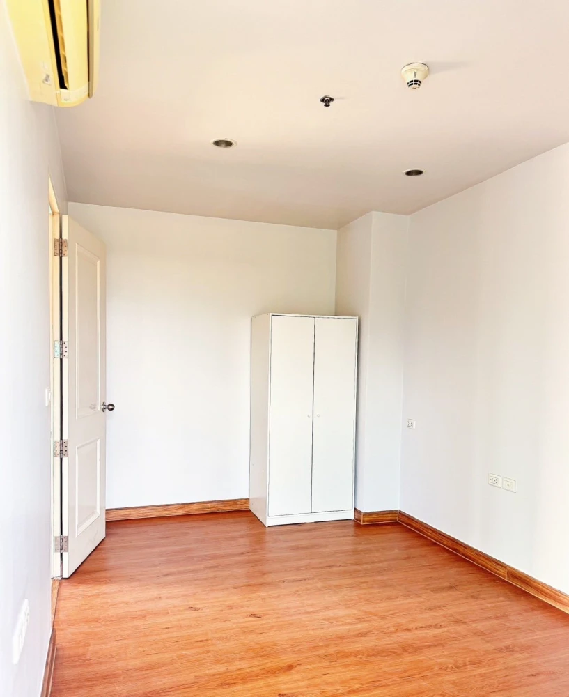 Condo for rent at THE MARK Ratchada – Airportlink. Spacious and comfortable rooms with ample living space. Book yours today!
