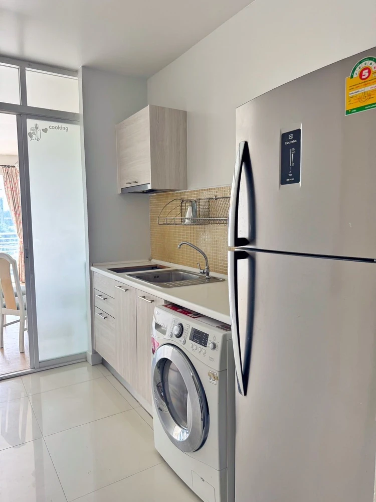Condo for rent at THE MARK Ratchada – Airportlink. Spacious and comfortable rooms with ample living space. Book yours today!