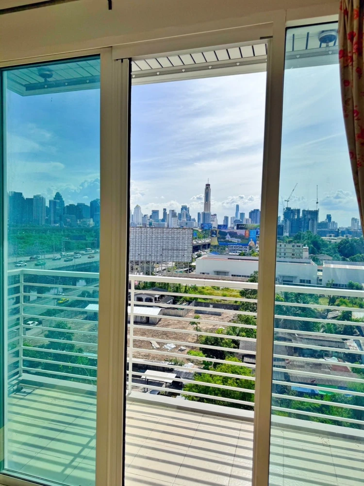 Condo for rent at THE MARK Ratchada – Airportlink. Spacious and comfortable rooms with ample living space. Book yours today!