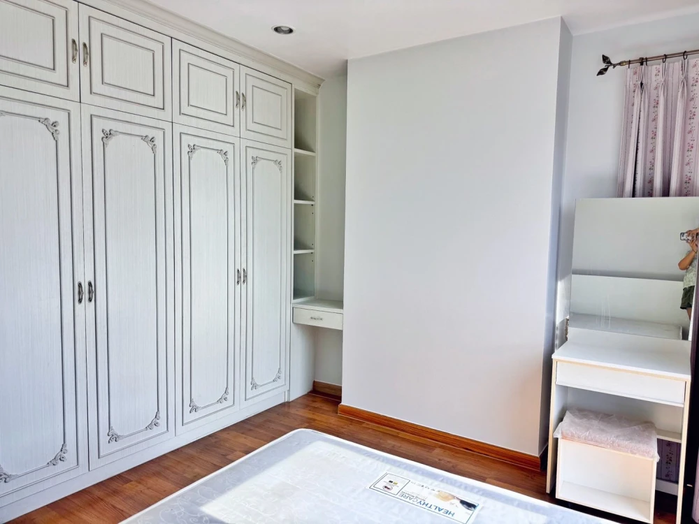 Condo for rent at THE MARK Ratchada – Airportlink. Spacious and comfortable rooms with ample living space. Book yours today!