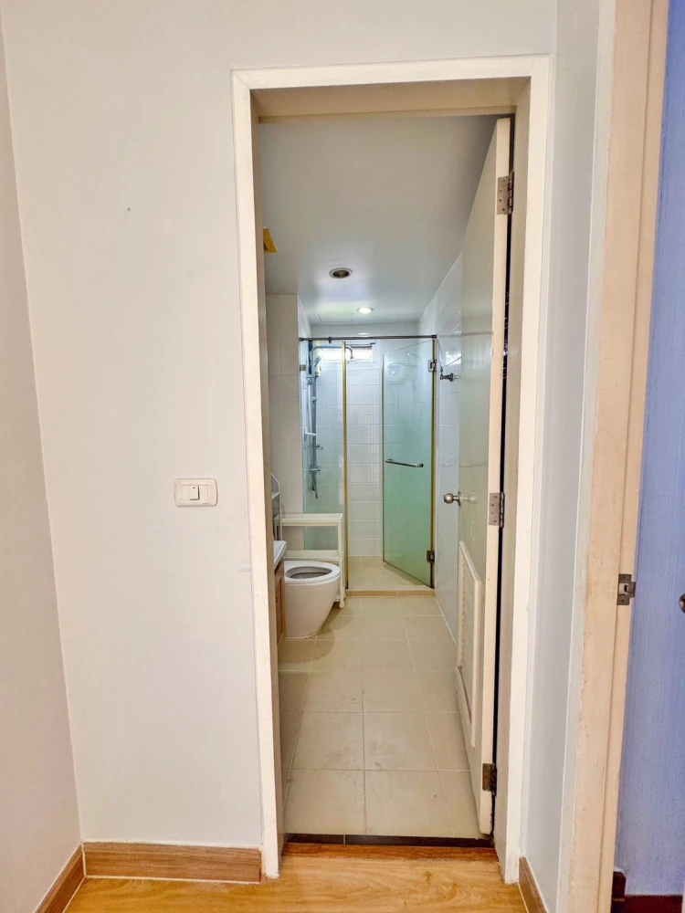 Condo for rent at THE MARK Ratchada – Airportlink. Spacious and comfortable rooms with ample living space. Book yours today!