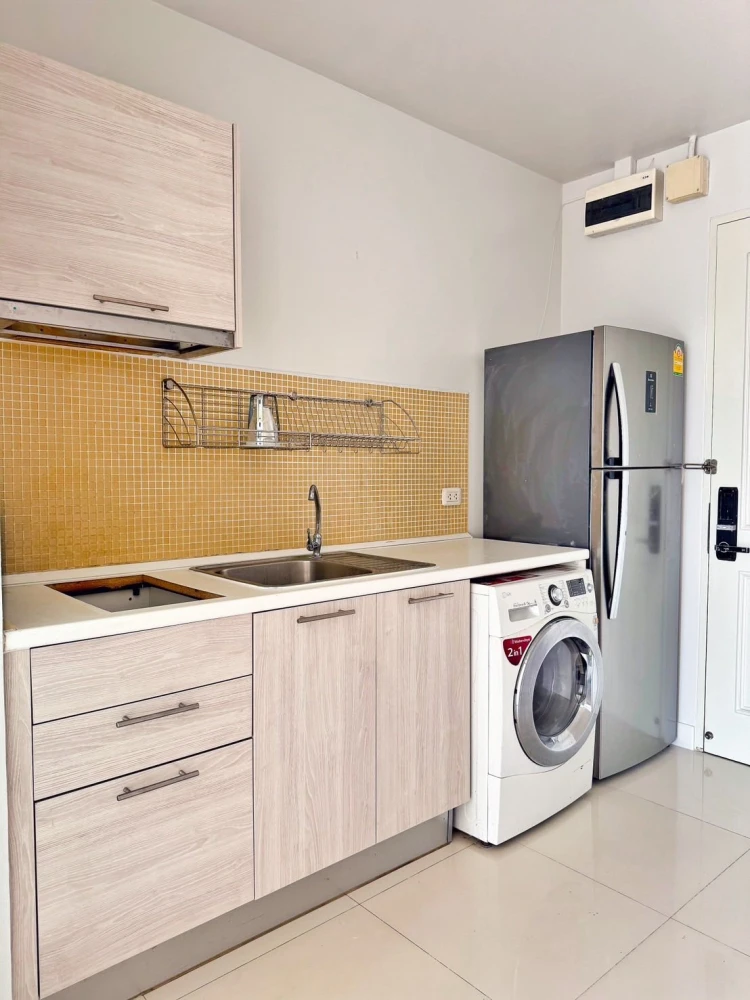 Condo for rent at THE MARK Ratchada – Airportlink. Spacious and comfortable rooms with ample living space. Book yours today!
