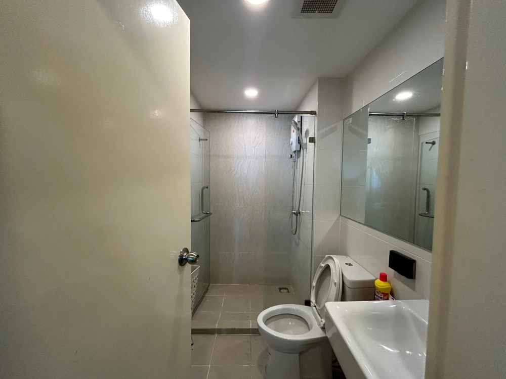 Condo for rent at The Origin Phahol Saphanmai. The unit is partitioned into separate, clearly defined zones. Great value, book now!
