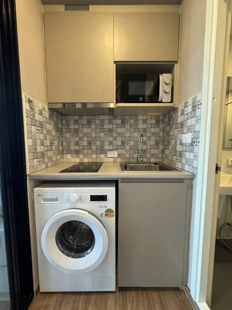 Condo for rent at The Origin Ramkhamhaeng 209. Nice unit, high-quality wallpaper. Amazing price! Book now!