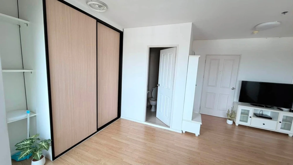 Condo for rent at The Parkland Lite Sukhumvit-Paknam. Spacious rooms with ample living space at a great price. Book now!