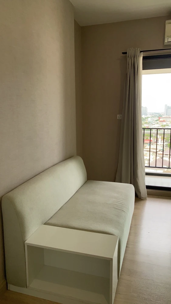 Condo for rent: The Parkland Phetkasem – Thapra, a nice room on the 17th floor with a swimming pool view. Don't miss it, you'll regret it later.