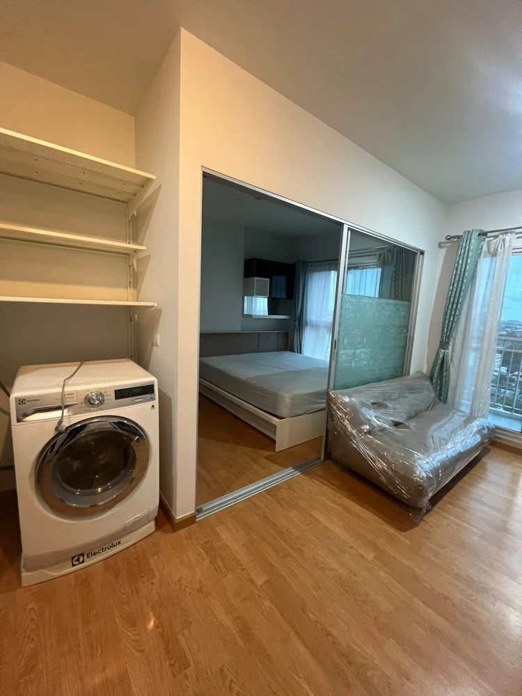 Condo for rent at The Parkland Phetkasem. Move-in ready and fully equipped with furniture and appliances. Great price—book now so you don't miss out!