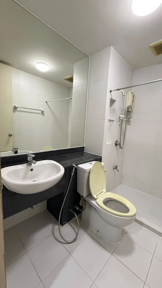 Condo for rent: The Parkland Taksin-Thapra. Spacious room, great living space, convenient and complete in one place. Reserve now!