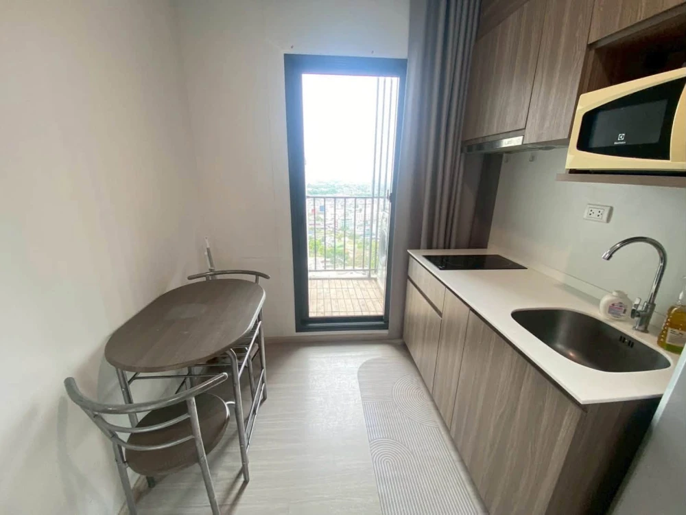 Condo for rent at The Parkland Phetkasem 56—move-in ready! Fully equipped with amenities and offered at a fantastic price. Book now—don't miss out!