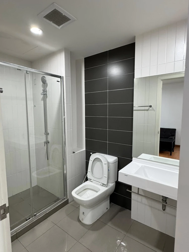 Condo for rent at The President Sukhumvit-Samutprakan. Ready to move in, 33rd floor, beautiful view, great price. Book now!