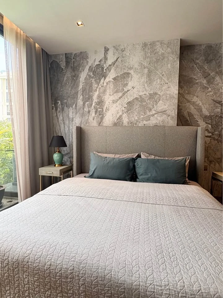 Condo for rent at The Reserve 61 Hideaway. Beautifully decorated unit with high-quality built-in furniture. Everything you need is here. You won't wan