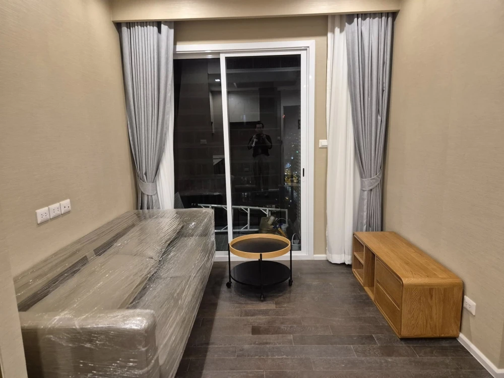 Condo for rent at The Saint Residences. Large and comfortable unit with ample living space on the 34th floor, offering beautiful views. You definitely