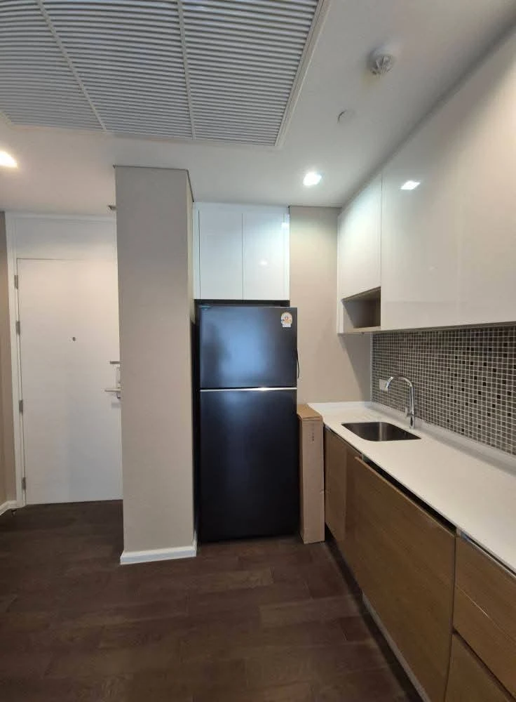 Condo for rent at The Saint Residences. Large and comfortable unit with ample living space on the 34th floor, offering beautiful views. You definitely