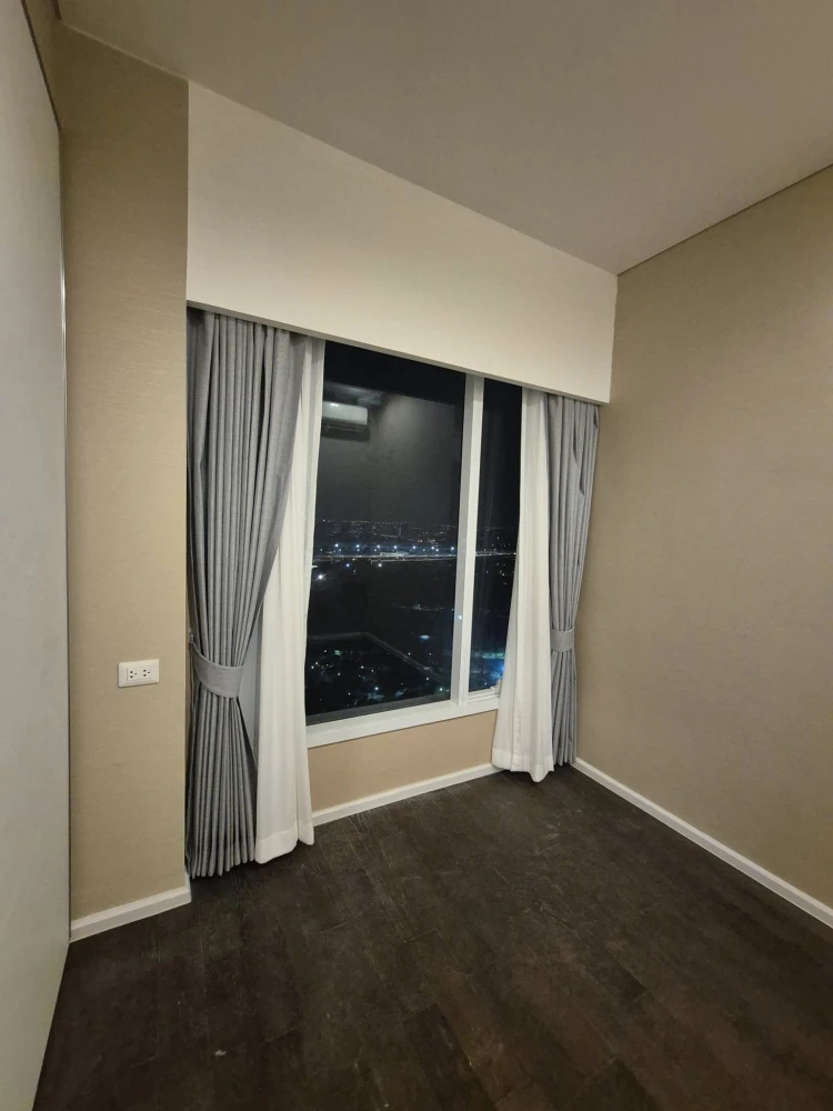 Condo for rent at The Saint Residences. Large and comfortable unit with ample living space on the 34th floor, offering beautiful views. You definitely