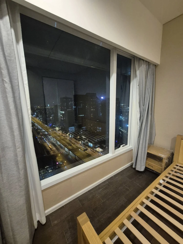 Condo for rent at The Saint Residences. Large and comfortable unit with ample living space on the 34th floor, offering beautiful views. You definitely