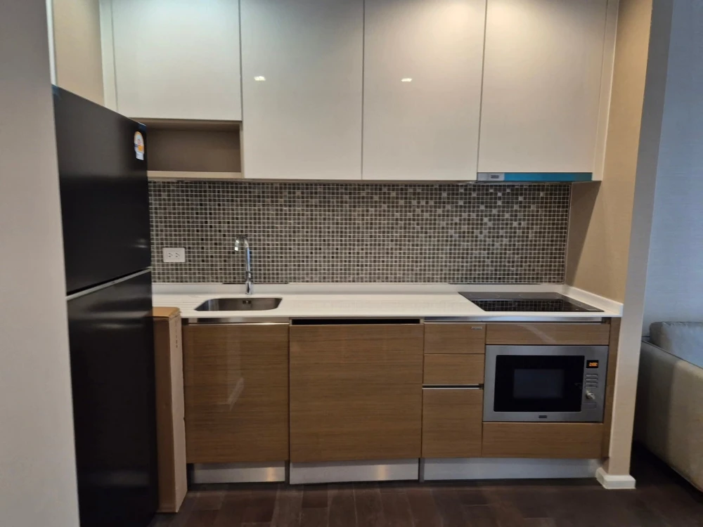 Condo for rent at The Saint Residences. Large and comfortable unit with ample living space on the 34th floor, offering beautiful views. You definitely
