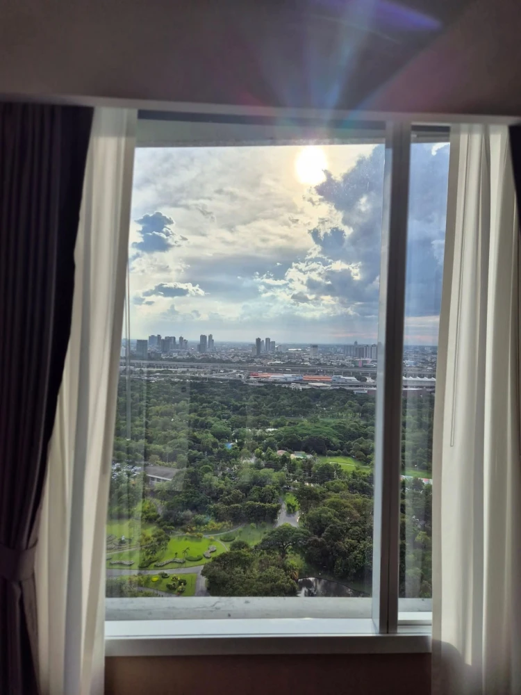 Condo for rent at The Saint Residences. Large and comfortable unit with ample living space on the 34th floor, offering beautiful views. You definitely