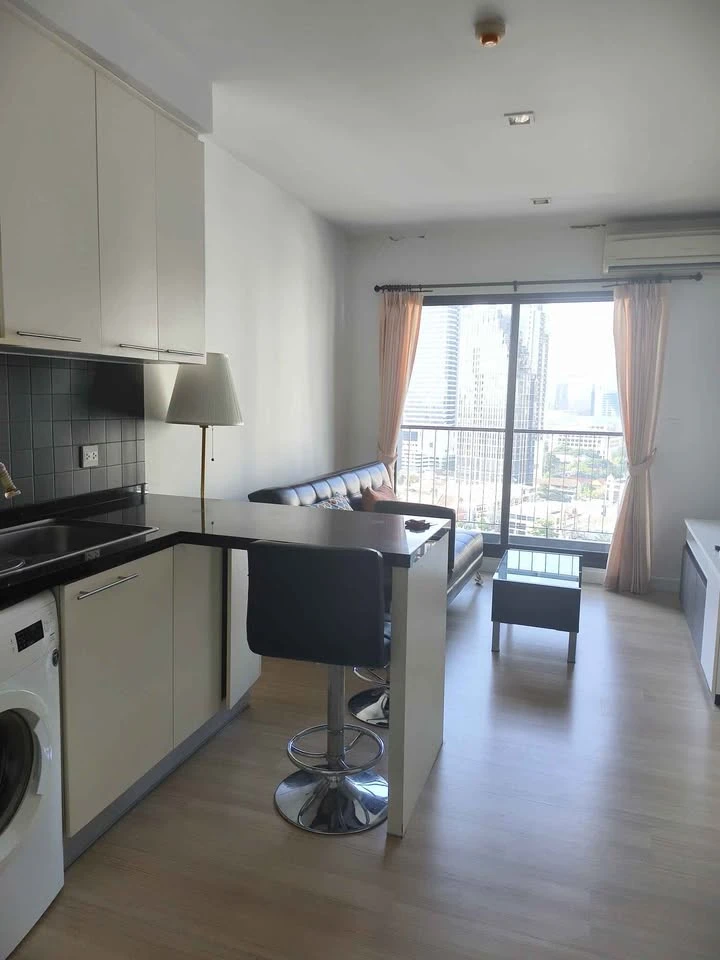 Condo for rent: The Seed Mingle Sathorn-Suanplu. Spacious room, plenty of living space, great price. Come reserve now!
