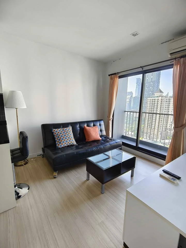 Condo for rent: The Seed Mingle Sathorn-Suanplu. Spacious room, plenty of living space, great price. Come reserve now!