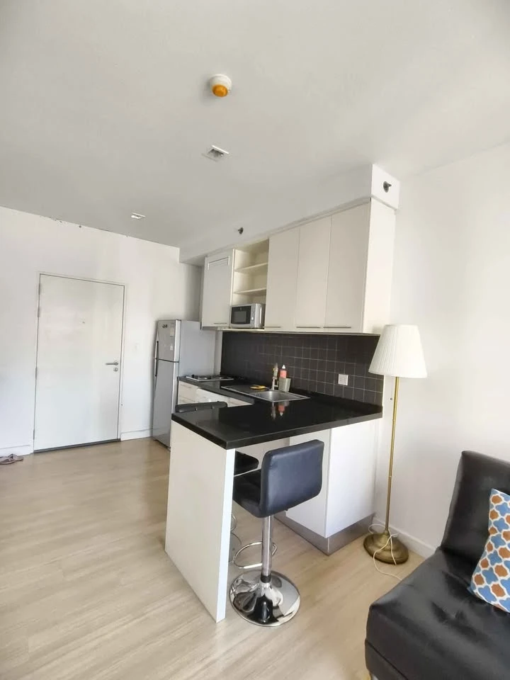 Condo for rent: The Seed Mingle Sathorn-Suanplu. Spacious room, plenty of living space, great price. Come reserve now!