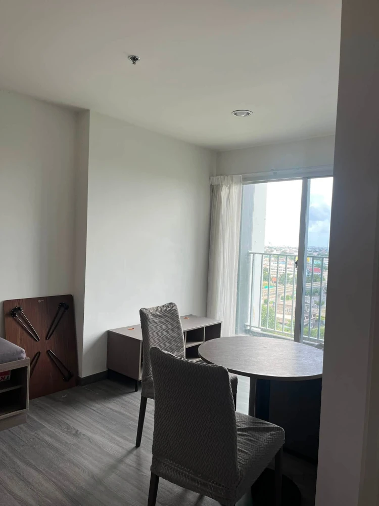 Condo for rent at The Trust @ BTS Erawan, 14th floor, river view, great atmosphere, breezy, comfortable, convenient transportation. Book now!