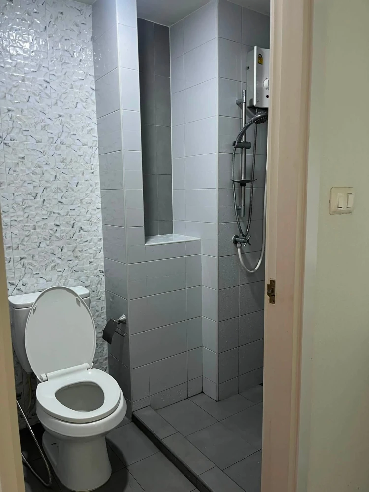 Condo for rent at The Trust @ BTS Erawan, 14th floor, river view, great atmosphere, breezy, comfortable, convenient transportation. Book now!