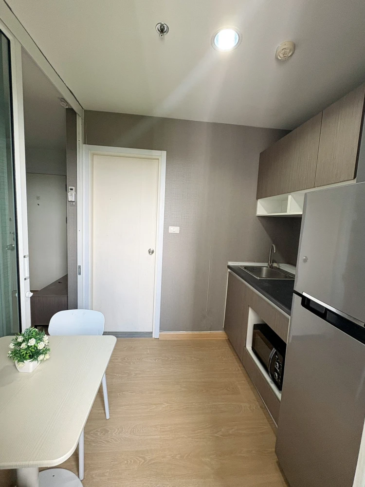 Condo for rent: The Trust @ BTS Erawan. Ready to move in. Fully furnished. Electricity included. Affordable price. Come reserve now. Don't miss out!