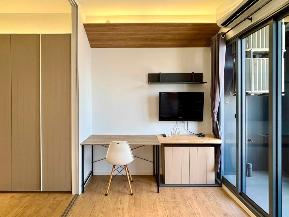 Condo for rent at Triple Y Residence. The unit is partitioned into separate, clearly defined zones. Great value – you won't want to miss this!