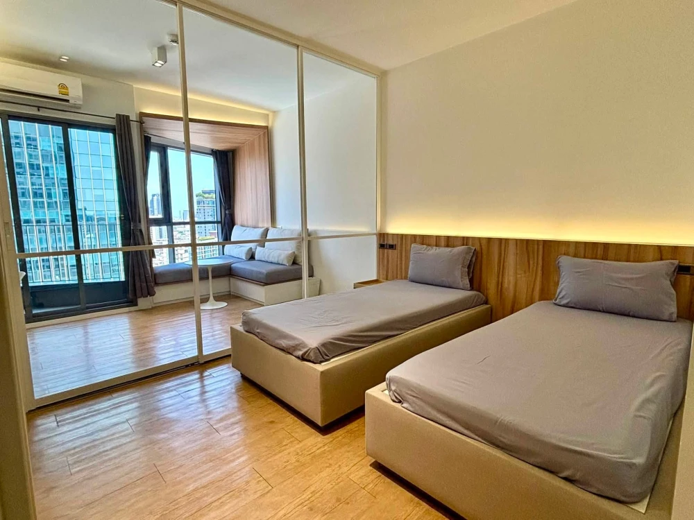 Condo for rent at Triple Y Residence. The unit is partitioned into separate, clearly defined zones. Great value – you won't want to miss this!
