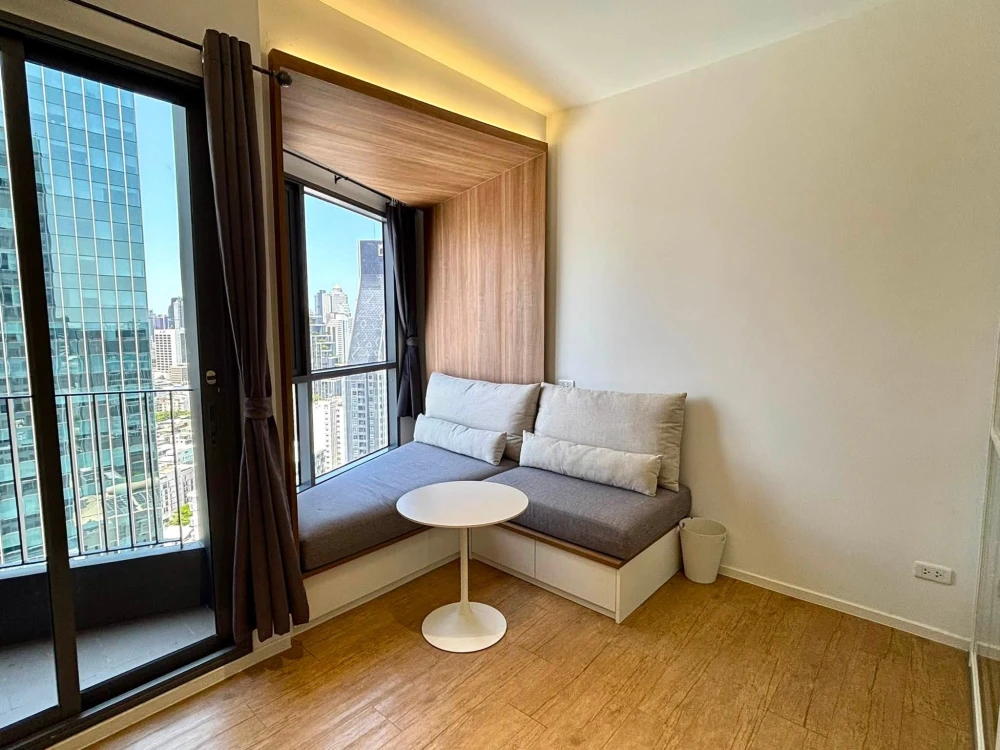 Condo for rent at Triple Y Residence. The unit is partitioned into separate, clearly defined zones. Great value – you won't want to miss this!