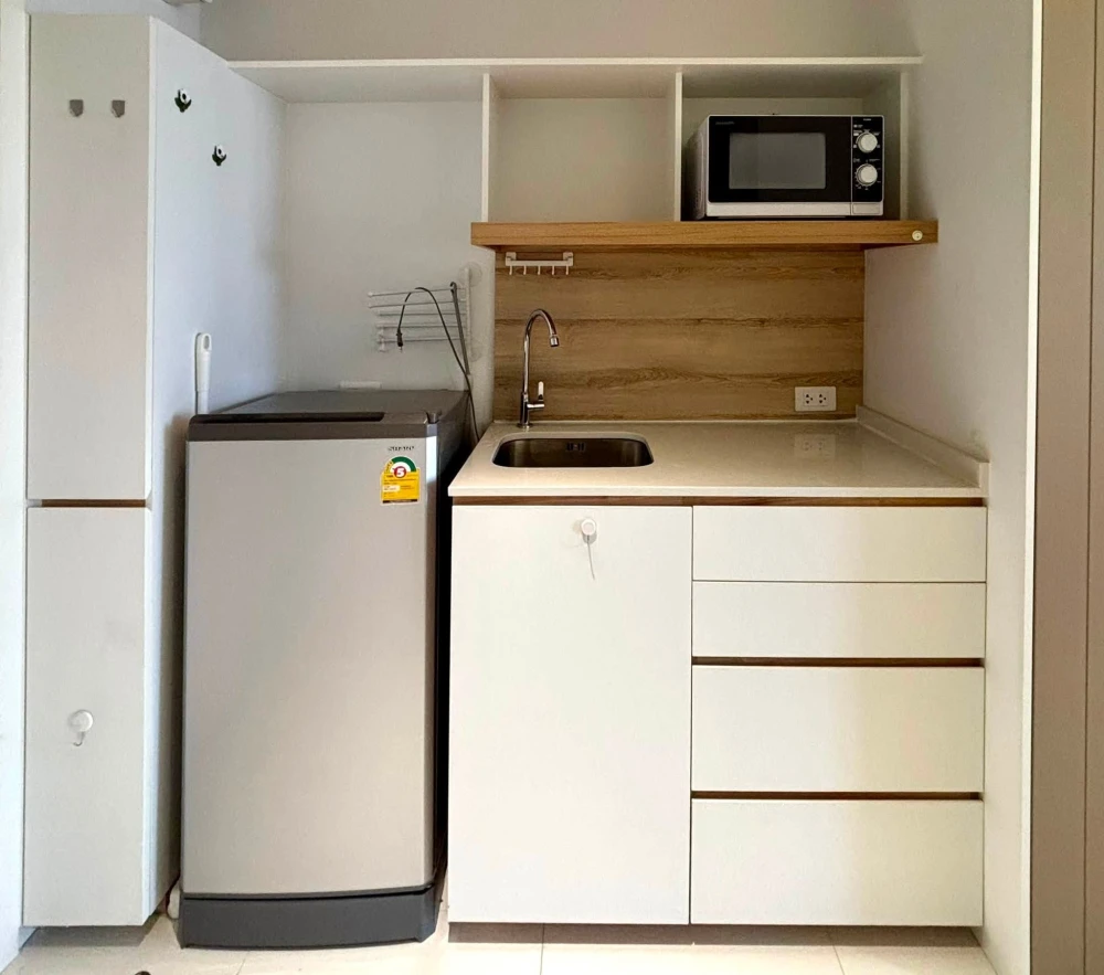 Condo for rent at Triple Y Residence. The unit is partitioned into separate, clearly defined zones. Great value – you won't want to miss this!