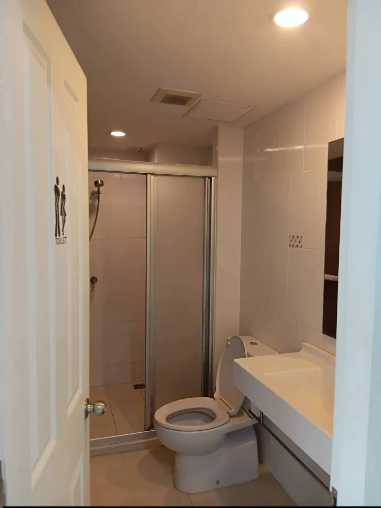 Condo for rent at U Delight 3 Prachachuen-Bangsue. Spacious and comfortable unit with ample living space. Book yours today! Don't miss out!