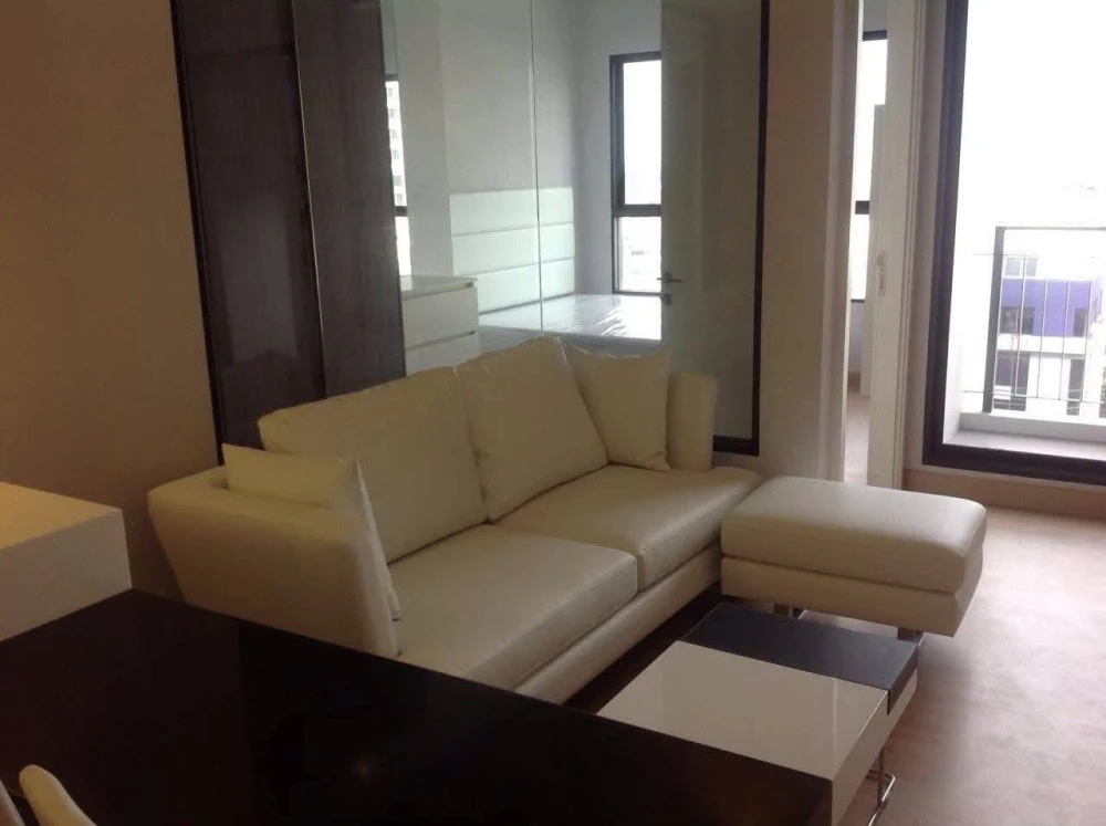 Condo for rent at Urbano Absolute Sathorn-Taksin. Ready to move in, 10th floor with great views. Amazing price! Book now, don't miss out!